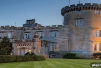 Chauffeured Ireland Tour with Riverdance Tickets Included