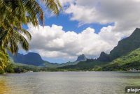 Moorea Getaway: Luxurious Overwater Bungalows & Island Experiences