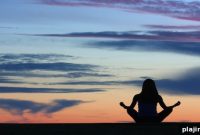 Coastal Yoga Retreat: Restore Energy with Daily Vinyasa & Meditation