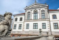 Explore Warsaw’s Interactive Chopin Museum: Listen & Discover