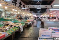 Experience Tokyo’s Tsukiji Market: Early Morning Tuna Auction Guide