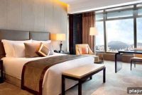 Ritz-Carlton Hong Kong: Luxury Hotel & Sky-High Views