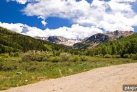 Devil’s Thumb: Top Mountain Getaways Near Denver, Colorado