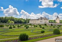 Hidden Gems of the Loire Valley: Top Castles, Wineries & Towns