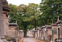 Paris by the Book: A Literary Guide to the City of Readers