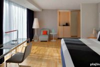 Radisson Blu Aqua Chicago Hotel — Downtown Lakeshore Stay