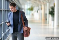 New App Lets You Bid on Last-Minute Plane Tickets and Save