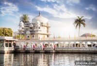 Luxury Indian Rail and Palace Journeys: Explore India in Style