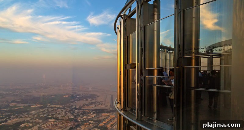 Summer holiday Burj Khalifa-View from Top attraction tour of Downtown Dubai.