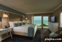 Edgewater Beach Hotel: Luxury Waterfront Stay in [City Name]
