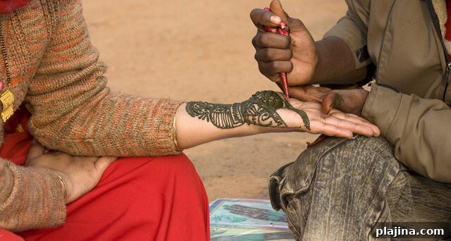 Body art in the street of New Delhi