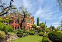 Stay at Red Savannah Villas: Experience Life Like the Crawleys from Downton Abbey