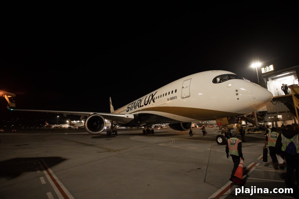 STARLUX plane