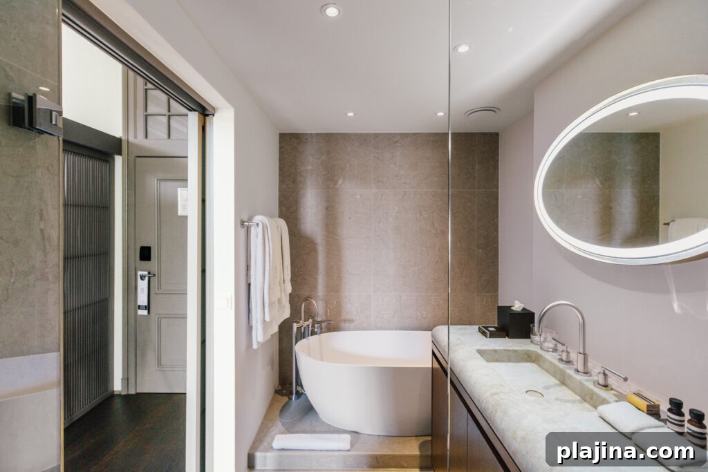 Bathroom Superior Suite Garden View in Amber Style at The Dylan Amsterdam