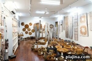 Buku Larrŋgay Mulka Art Centre