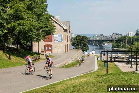 The entrance to the Rideau Canal bike path near ByTown Museum