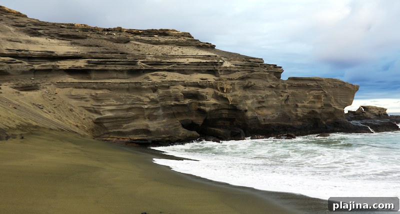 Papakolea Green Sand Beach