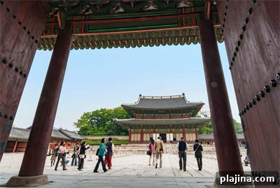 Geunjeong Hall © ELLEN CLARK