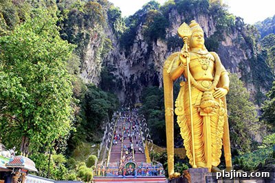 Batu Caves statue and entrance