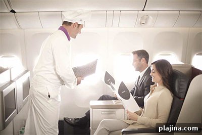 Turkish Airlines business-class travelers and chef © TURKISH AIRLINES