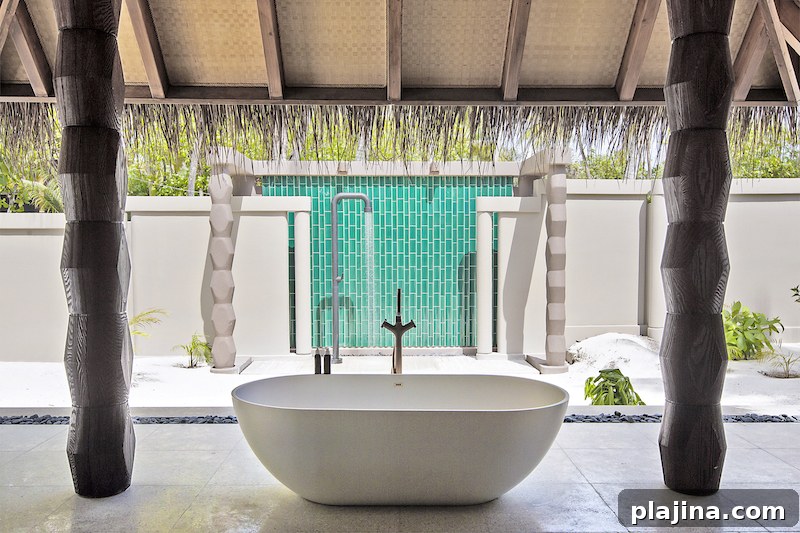 Luxury Beach Villa with tub © Joali Maldives