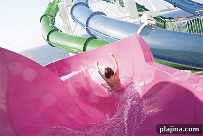 Water slide © NORWEGIAN CRUISE LINES