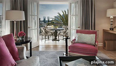 Best Hotel in the United States © PENINSULA BEVERLY HILLS