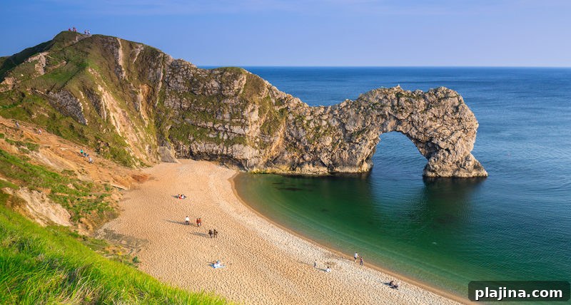 Durdle Door at the beach on the Jurassic Coast of Dorset, UK