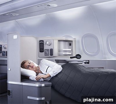 Lie-flat seat © AMERICAN AIRLINES