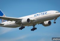 United Airlines Expands In-Flight Snack Menu and Options