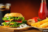 Why Airlines Are Serving Fast Food on Flights