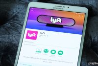 Lyft Gains Traction Among Business Travelers: Trends & Insights