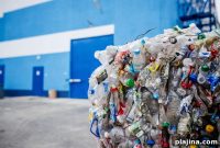 How Travel Companies Are Cutting Plastic Waste on Trips
