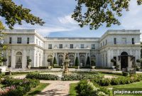 Art Exhibition at Rosecliff Mansion: Historic Newport Showcase