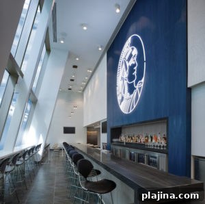 Complimentary Full Bar at Centurion Lounge at LAX