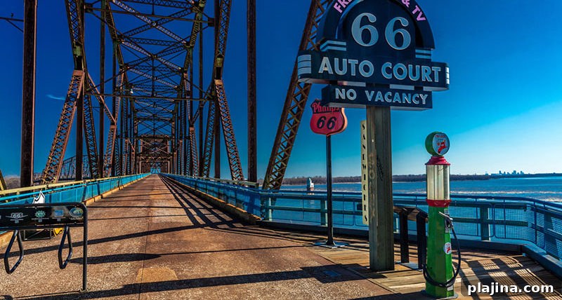 Chain of Rocks Bridge