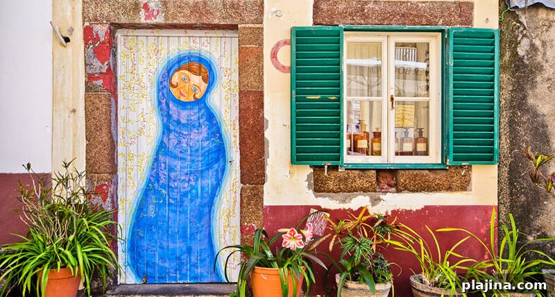 Painted doors in Old Town Funchal