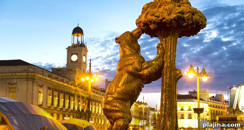 Statue of the Bear and the Strawberry Tree