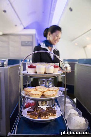 Dessert cart © UNITED AIRLINES