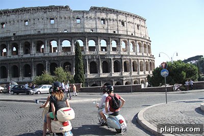 Exploring the Eternal City on Vespa scooters on a Discover Your Italy tour in Rome