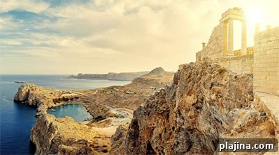 Acropolis dedicated to Athenia Lindia in Lindos, Rhodes © VLADIMIR TIMOFEEV | DREAMSTIME.COM
