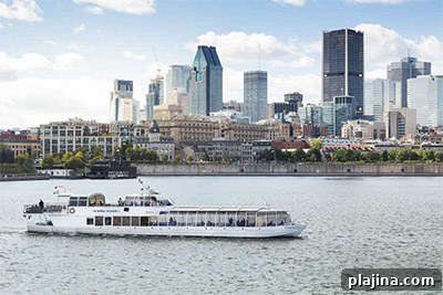 Le Bateau-Mouche with Montréal skyline in background © BATEAU-MOUCHE OF MONTRÉAL