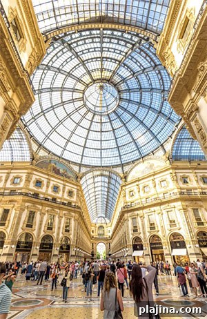 The Galleria Vittorio Emanuele II on the Piazza del Duomo