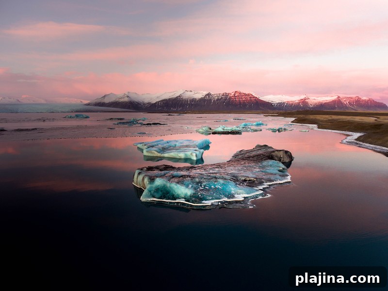 Jökulsarlón Glacie Lagoon © Hidden Iceland, Photo by Jonny Livorti